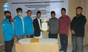 Penandatanganan MoU Bawaslu KBB dengan DPD KNPI KBB (Foto: Prajab/Jabar Ekspres)