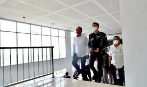 Pelaksana Tugas (Plt) Bupati Bandung Barat Hengki Kurniawan meninjau proses pembangunan Gedung DPRD KBB yang baru.
