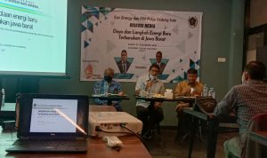 Energi Panas Bumi di Jabar Dinilai Berpotensi Kembangkan EBT Diskusi pengembangan EBT antara Star Energi bersama Dinas ESDM Prov Jabar. Senin (20/12). (Foto: Sandi Nugraha/Jabar Ekspres)