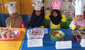 Bangkitkan Semangat Kewirausahaan Sejak Dini, SPS/PAUD Asy-Syadiah Buka Program Market Day Enterprenership Bangkitkan Semangat Kewirausahaan Sejak Dini, SPS/PAUD Asy-Syadiah Buka Program Market Day Enterprenership