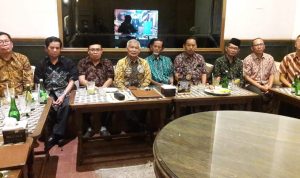 Para tokoh lintas agama yang tergabung FKUB Jabar saat memberikan keterangan jelang Nataru, Rabu (22/12).
