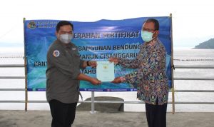 Penyerahan Sertifikat Utilitas Bendungan Waduk Jatigede