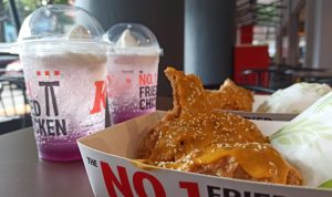 KFC Indonesia Hadirkan Kembali Hot & Cheesy Chicken dalam Golden Combo KFC Indonesia kembali hadirkan menu Hot & Cheesy Chicken dalam Golden Combo.