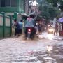 Kondisi akses jalan di Desa Cileles, Kecamatan Jatinangor, Kabupaten Sumedang yang terkena banjir serta lumpur akibat proyek Tol Cisundawu. (Jabar Ekspres)