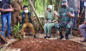 Bupati Bandung Dampingi Kasad Berkunjung ke Rumah Korban Lakalantas di Nagreg Bupati Bandung Dampingi Kasad Berkunjung ke Rumah Korban Lakalantas di Nagreg