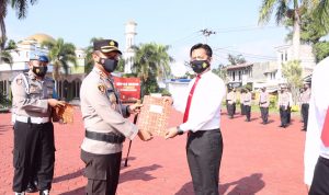 Kasat Reskrim Raih Penghargaan dalam Penanganan Kasus Tabrakan Dua Sejoli Nagreg Kasat Reskrim Raih Penghargaan dalam Penanganan Kasus Tabrakan Dua Sejoli Nagreg