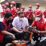 Menteri BUMN Erick Thohir (kiri) saat mengecek kesiapan personel Telkom dalam mendukung Bali sebagai tuan rumah KTT G20. ANTARA/HO-Kementerian BUMN