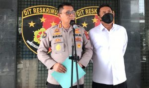 Polda Jabar Periksa 50 Saksi Kasus Ujaran Kebencian Bahar Bin Smith Kabid Humas Polda Jabar, Kombes Pol Erdi A Chaniago (Kiri) dan Direktur Ditreskrimsus, Kombes Pol Yani Sudarto (kanan) akan segera memanggil Bahar Bin Sith terkait dugaan ujaran kebencian
