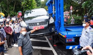 Atasi Parkir Liar, Pemkot Bandung Launching Mobil Derek Hidrolik Otomatis Bernama "BANDREK" Atasi Parkir Liar, Pemkot Bandung Launching Mobil Derek Hidrolik Otomatis Bernama "BANDREK"