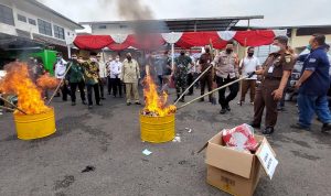 Kejari Kabupaten Bandung Musnahkan Berbagai Jenis Barang Bukti