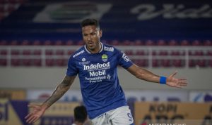 Selesai, Persib Bandung Lepas Wander Luiz Pesepak bola Persib Bandung Wander Luiz Queiroz Dias berselebrasi usai mencetak gol ke gawang Persipura Jayapura pada pertandingan Liga I di Stadion Manahan, Solo, Jawa Tengah, Sabtu (30/10/2021). ANTARA FOTO/Mohammad Ayudha/rwa. (ANTARA FOTO/MOHAMMAD AYUDHA)