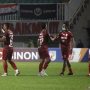 Arsip - Sejumlah pesepak bola Persis Solo melakukan selebrasi setelah mengalahkan Persiba dalam lanjutan babak 8 besar Liga 2 di Stadion Pakansari, Kabupaten Bogor, Jawa Barat, Rabu (22/12/2021). Persis Solo menang dengan skor 2-0. ANTARA FOTO/Yulius Satria Wijaya/rwa. (ANTARA FOTO/YULIUS SATRIA WIJAYA)