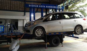 Pertama di Indonesia, Dishub Kota Bandung Hadirkan Mobil Derek Otomatis Hidrolik Untuk Tindak Parkir Mobil Sembarangan