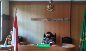 Sidang Kasus Pembacokan di Pengdilan Negeri Kota Sukabumi berakhir ricuh karena keluarga korban tidak terima dengan keputusan hakim
