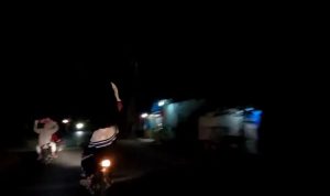 Meresahkan, Pemotor Ancam Pengguna Jalan Dengan Senjata Tajam Di Jalanan Saat Malam Tahun Baru ancam dg sajam