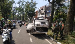 Mobil Terbalik Di Dago, Begini Kronologisnya mobil terbalik dago