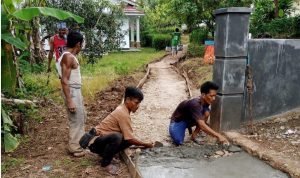 Semangat Gotong Royong, Warga Perbaiki Akses Jalan Desa Nanggeleng perbaikan jalan