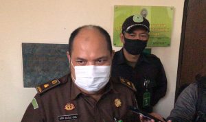 Kasipenkum Kejati Jabar, Dodi Gozali sedang memberikan penjelasan mengenai sidang Herry Wirawan Selasa (4/1). Foto. Sandi Nugraha