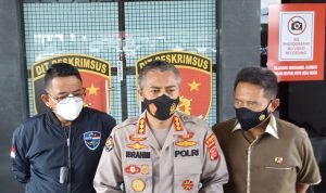 Kabid Humas Polda Jabar, Kombes Pol Ibrahim Tompo ketika menjelaskan mengenai dugaan penggelapan aset muhammadiya Karawang.