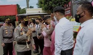 Acara Pisah sambut Kapolresta Bandung diwarnai suasana haru.