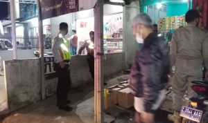 Tak Ada Toleransi, Polsek Tanjungsari Gencar Berantas Peredaran Miras Polsek Tanjungsari saat operasi gabungan dalam pemberantasan miras. *Istimewa