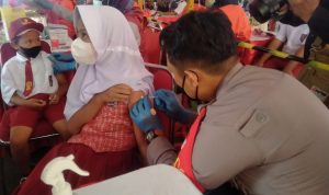 Jelang PTM 100 Persen, Polda Jabar Sediakan 1500 Vaksin Covid-19 Pelaksanaan vaksinasi anak yang diselenggarakan Polda Jawa Barat, di Taman Hutan Raya, Jalan Ir H Djuanda, Cimenyan, Kabupaten Bandung, Kamis (6/1).