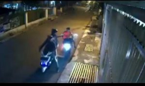Viral, Aksi Begal di Cibeunying Kidul, Polisi Buru Pelaku Aksi begal yang tertangkap kamera CCTV di depan Kecamatan Cibeunying Kidul, jumat (7/1)