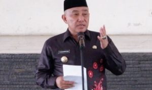Wali Kota Depok, Mohammad Idris yang mengatakan akan tetap melaksanakan PTM 100 Persen dan tidak akan melakukan penundaan.