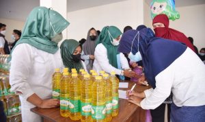 Stabilkan Harga Minyak, Pemkab Gelar OPM di Pasar Soreang Pelaksanaan OPM untuk menstabilkan harga minyak goreng, di Pasar Soreang.
