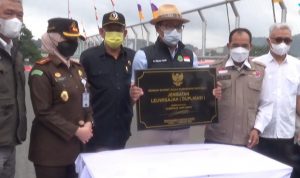 Double Track Leuwigajah Habiskan Anggaran Provinsi Hingga Rp24.5 M Gubernur Jawa Barat Ridwan Kamil saat meresmikan Double Track Leuwigajah di Cimahi, Rabu (12/01)