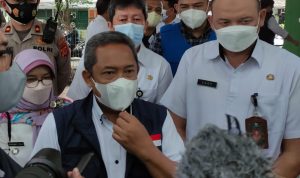 Plt Wali Kota Bandung Yana Mulyana mengaku belum menanyakan perihal dua tempat hiburan yang tidak membayar pajak sesuai regulasi. Foto: Sandi Nugraha