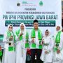 SEMANGAT PEMUDA: Rasyid Rajasa (tengah) foto bersama usai dilantik sebagai Wakil Sekretaris PW IPHI Jabar di Pusdai, Sabtu (15/1).