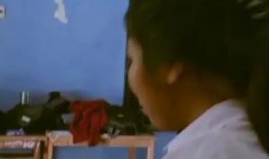 Tangkapan layar video pelajar pesta miras didalam kelas.