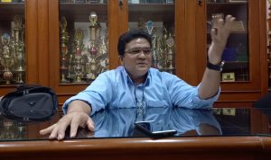 West Java Economic Society (WJES) sekaligus Ketua Program Studi Ekonomi Fakultas Ekonomi dan Bisnis (FEB) Universitas Pasundan (UNPAS), Prof. Dr. Horas Djuliusn, SE beberkan hasil penelitiannya mengenai Pengembangan Kawasan Metropolitan Rebana diruangannya, Rabu (19/1)