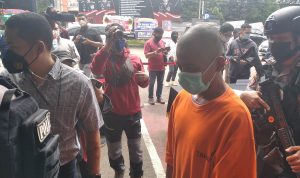 Guru tari di Malang, YR (37) diringkus lantaran diduga mencabuli dan menyetubuhi anak didiknya. Foto: Ridho Abdullah/jpnn.com