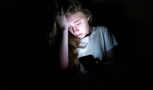 Sindrom Getar Siluman, Gangguan Mental Pada Pengguna Smart Phone ilustrasi gangguan mental akibat terlalu sering menggunakan smart phone. foto pixabay