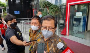 Dosen Universitas Negeri Jakarta (UNJ) Ubedilah Badrun di Gedung KPK, Jakarta, Rabu (26/1). (Muhammad Ridwan/JawaPos.com)