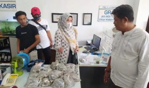 Seorang Polisi di Cianjur membeli motor menggunakan uang receh hasil tabungannya selama 8 tahun. ist