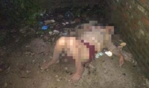 Sesosok mayat wanita yang ditemukan tergeletak di tanah di sebuah bangunan bekas warung di Sumedang. (tangkapan layar)