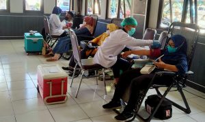 Rancasari Endemi DBD, Seminggu 10 Kasus DBD Dilaporkan Aksi donor darah yang dilakukan di Kecamatan Rancasari, sebagai salah satu langkah penanganan DBD, untuk mencukupi ketersdiaan kebutuhan darah bagi pasien DBD. (foto:Rita/ Jabarekspres)