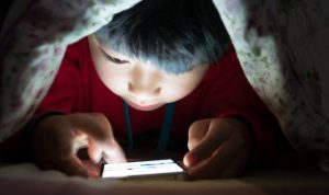 Ilustrasi anak main media sosial. Pixabay