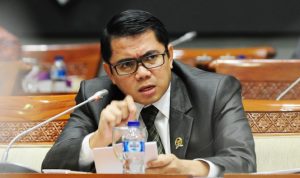 Anggota Komisi III DPR RI Fraksi PDIP Arteria Dahlan memuji kerja-kerja KPK di bawah komando Firli Bahuri dalam memberantas dan mencegah praktik korupsi di Indonesia. Menurut Arteria, Firli Cs tetap kuat meski banyak diterpa kritik. (dok DPR RI)
