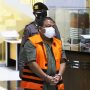 Bupati Langkat, Terbit Rencana Perangin Angin ditetapkan sebagai tersangka suap, Jakarta Kamis (20/1/2022). KPK menetapkan Bupati Langkat Terbit Perangin Angin sebagai tersangka suap penerimaan hadiah atau janji terkait pekerjaan proyek di Kabupaten Langkat Tahun Anggaran 2020-2022. Dalam penangkapan ini KPK juga menangkap enam orang lainnya yang terdiri dari aparatur sipil negara (ASN) dan pihak swasta, dan mengamankan uang senilai Rp 786 juta. Foto: Dery Ridwansah/ JawaPos.com