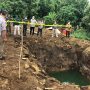 DLH Jabar melakukan penyegelan tehadap perusahaan PT Sinerga Nusantara karena dianggap ilegal dalam mengelola pemenfaat limbah B3