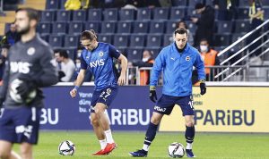 Pemain incaran RANS Cilegon FC, Mesut Ozil (kanan). FOTO: @fenerbahce/twitter.