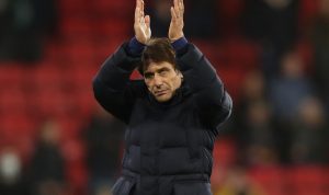 Mantan Pelatih Tottenham Hotspur, Antoni Conte, memunggu momen yang dinantikan hadapi Chelsea. (@SpursOfficial/Twitter)