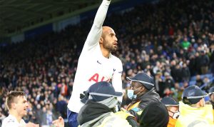 SELEBRASI: Pemain Tottenham Hotspur merayakan kemenangan, beberapa waktu lalu. (@spursofficial/twitter)