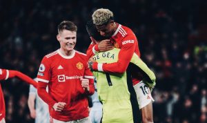Kembalinya Martial 'Si Anak Hilang', Manchester United Menang Para pemain Manchester United merayakan kemenangan. Anthony Martial pada akhirnya diturunkan kembali. (@ManUtd/Twitter)