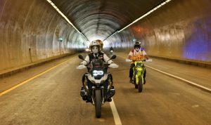 Harus Dicoba! Tol Cisumdawu Seksi I Hari Ini Akan Beroperasi Gubernur Jabar Ridwan Kamil mencoba menggunkan ruas jalan Tol Cisumdawu yang melintasi terowongan