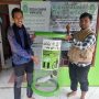 Koordinator Gerakan Muda Peduli Alam, sekaligus Penggerak Sedekah Sampah Tanpa Batas, Dekki Ismailudin (kiri) di Sekretariat SSTB.